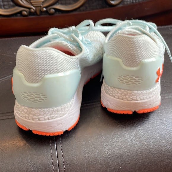 Size 10 good used under armor sneakers mint green with orange accent - Picture 3 of 5